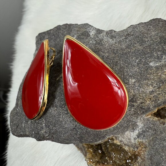 Vintage Red Enamel Gold Tone Teardrop Clip-on Earrings - Picture 2 of 5